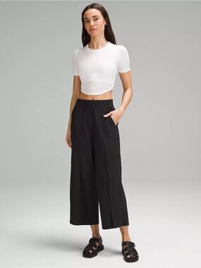 LULULEMON Front Pleat High Rise Wide Leg Cropped Pant